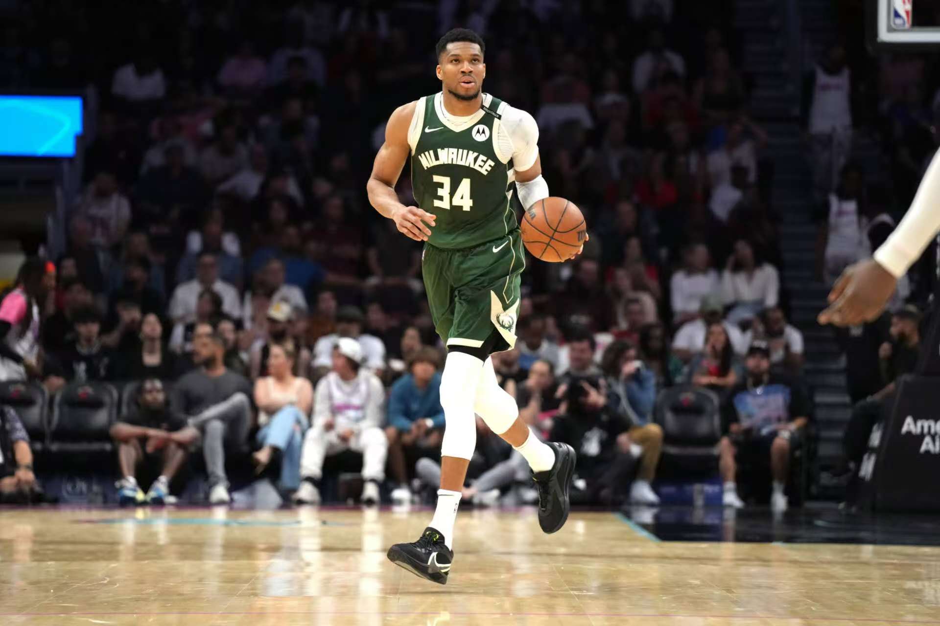 澳客娱乐-包含NBA东部战局：雄鹿队一枝独秀，能否继续领先？的词条