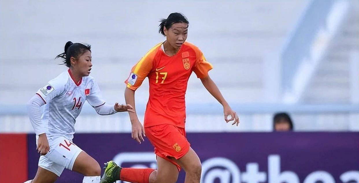 国内女足职业联赛崭露头角，球场激烈的简单介绍