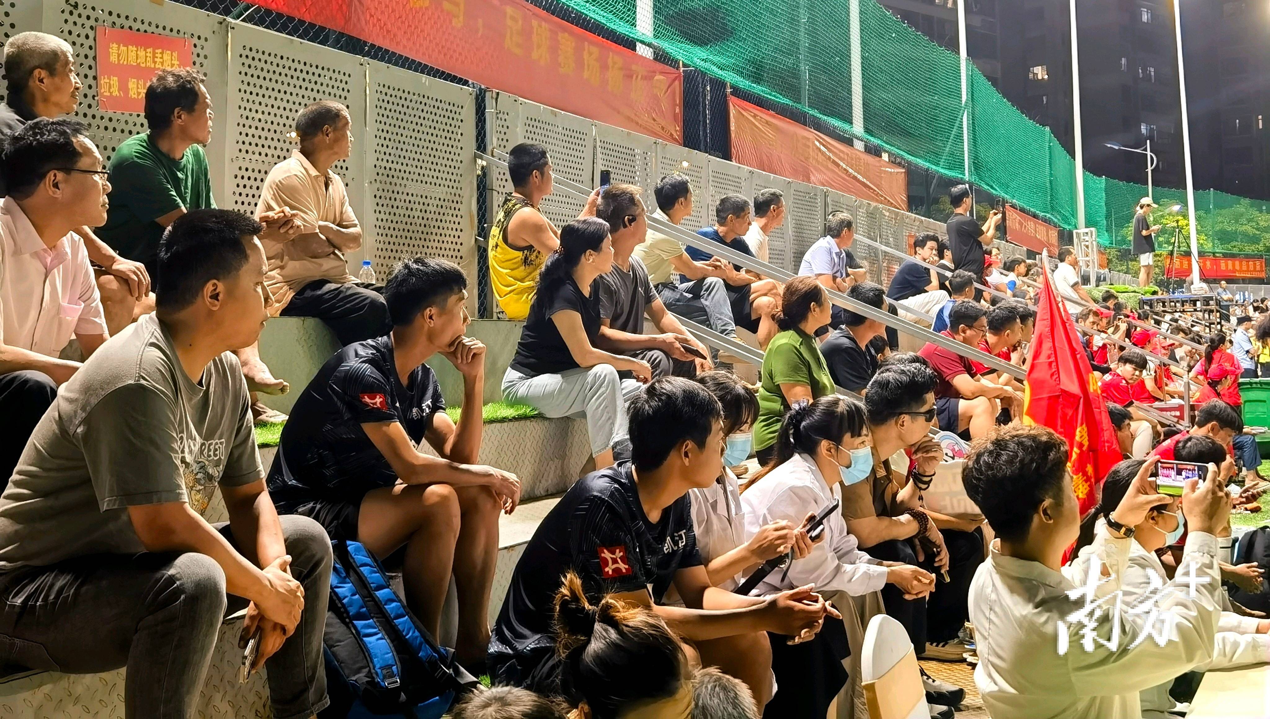 紧张足球比赛中球队表现出色，势如破竹的简单介绍