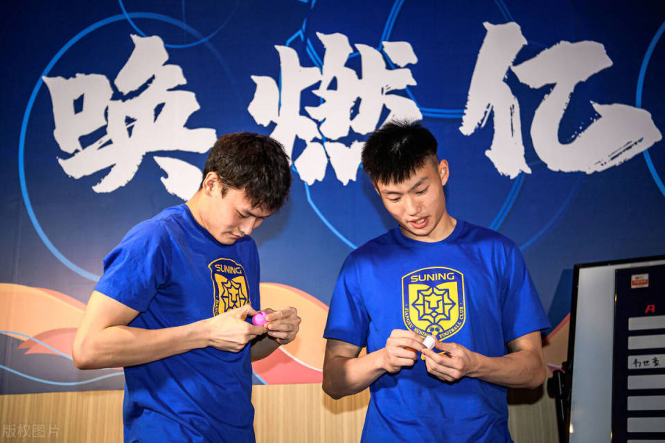 郑达伦关键时刻进球！广州富力主场胜江苏苏宁的简单介绍