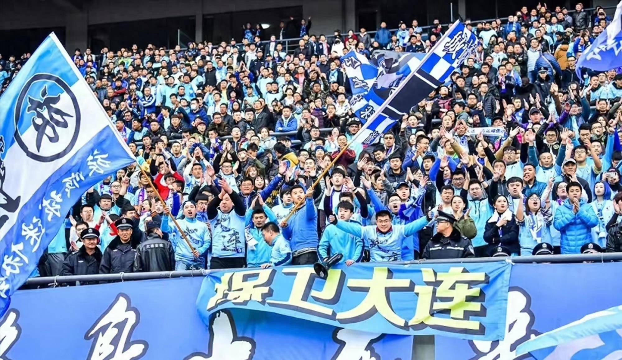 大连人主场取胜，提升积分榜排名，脱离降级区