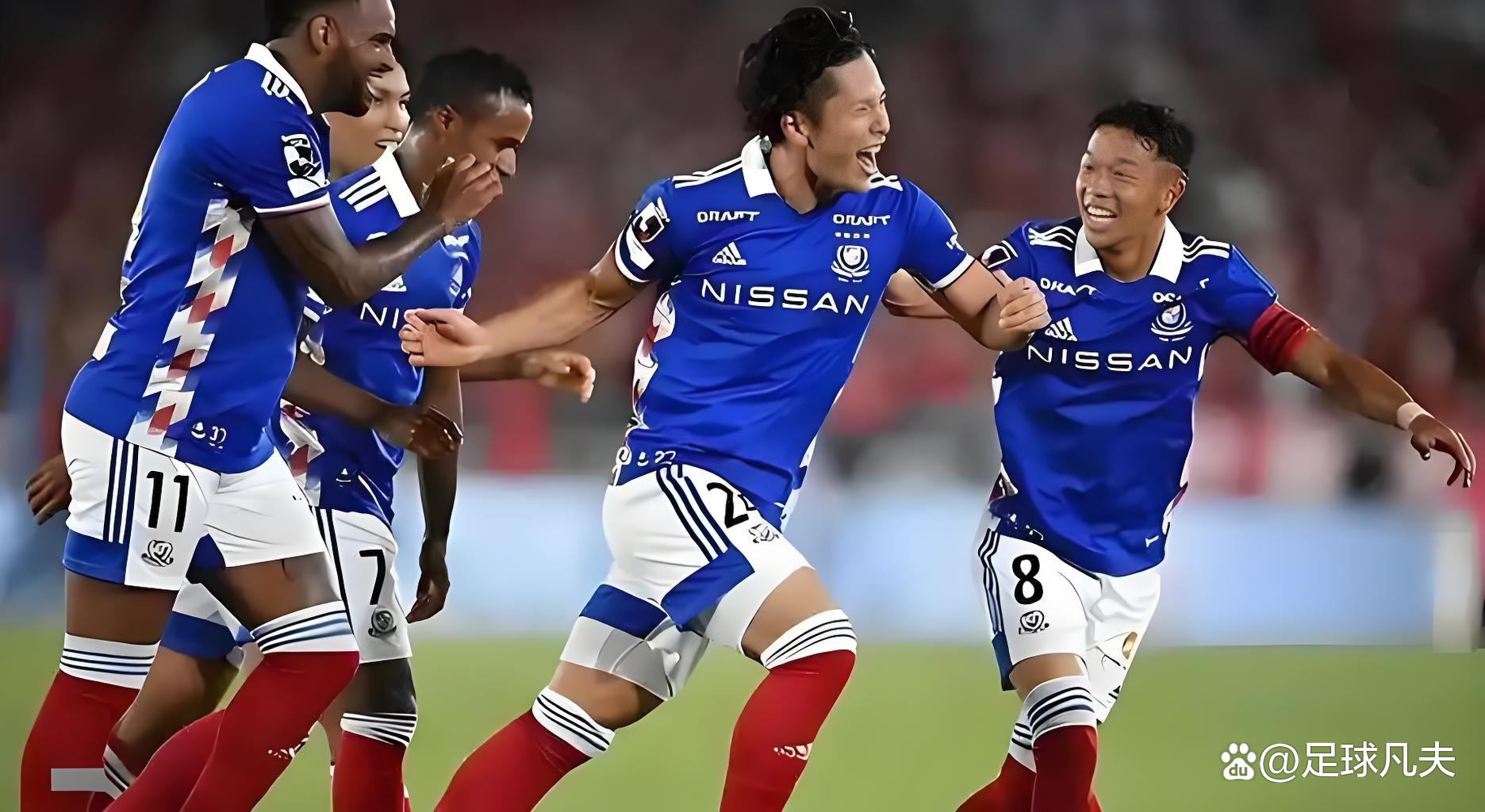东京FC与对手正面交锋，比赛将激烈进行