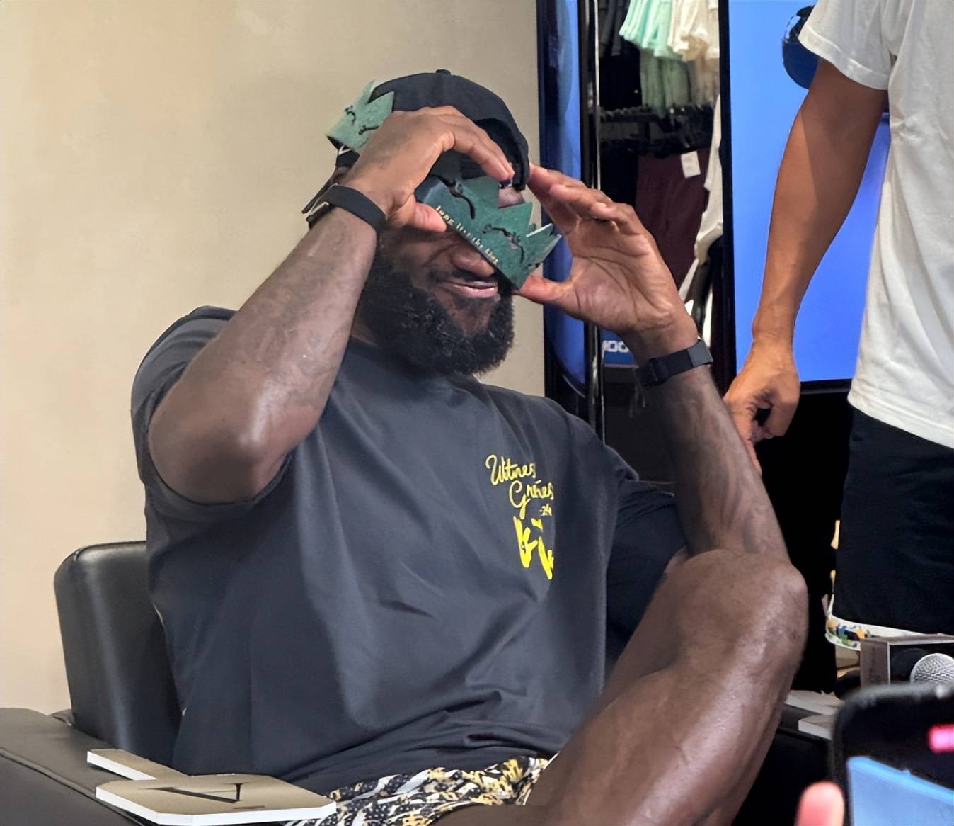 NBA巨星詹姆斯公开支持社会公益活动,呼吁更多人关注环保行动 NBA巨星詹姆斯公开支持社会公益活动,呼吁更多人关注环保行动