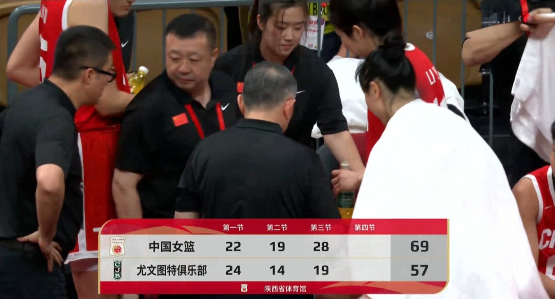 中国女队在比赛中力克对手晋级 中国女队在比赛中力克对手晋级