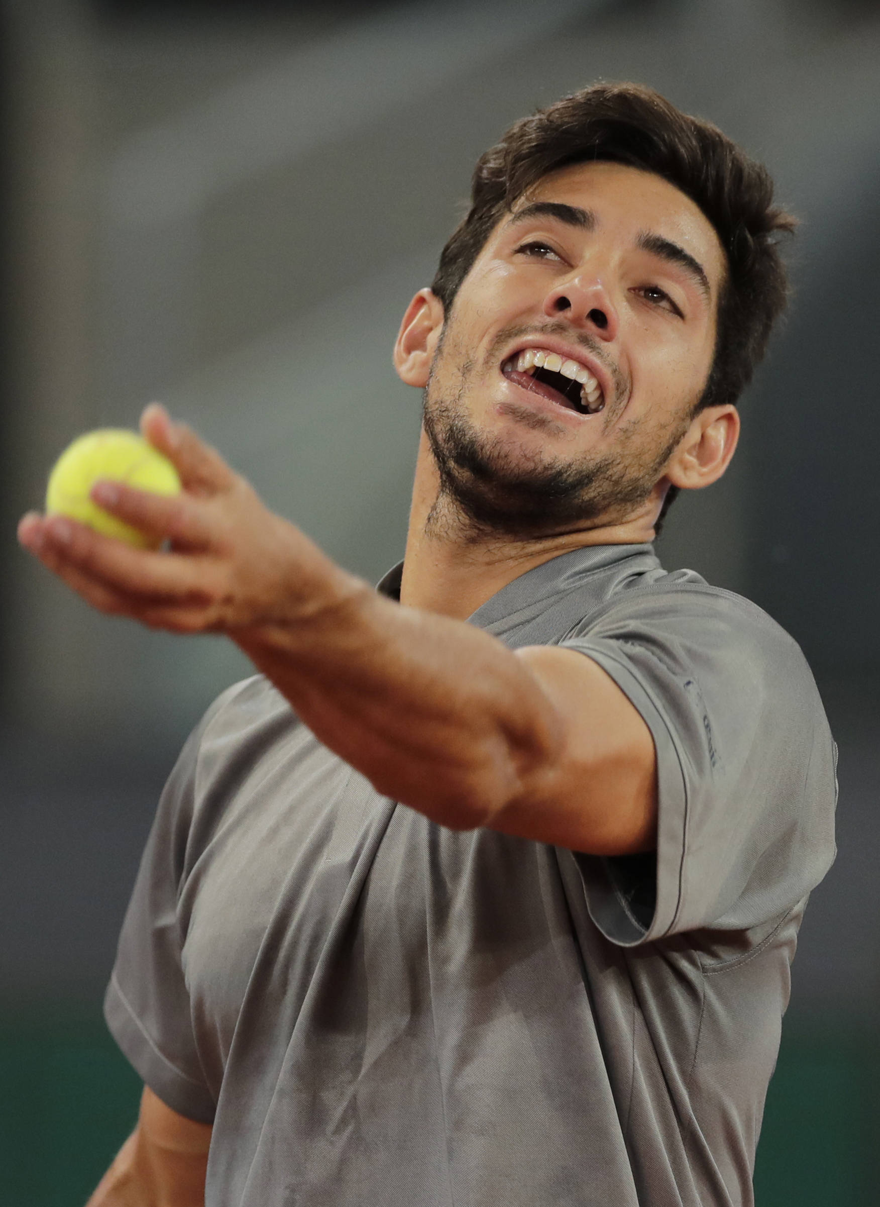 意大利后卫在马德里慈善赛上秀绝技的简单介绍