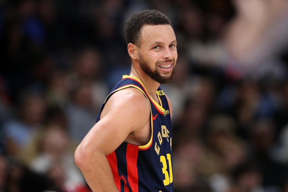 勇士击败灰熊,库里单节17分逆转战果 勇士击败灰熊,库里单节17分逆转战果