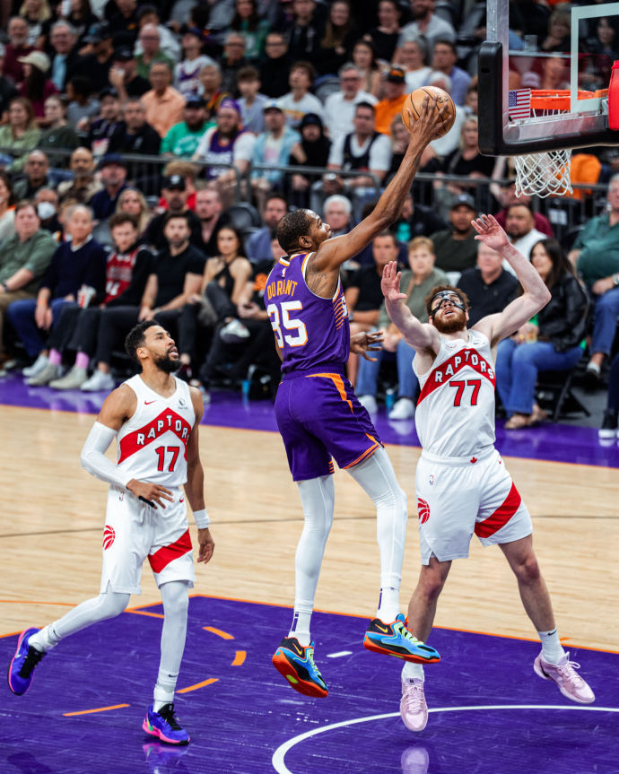 西亚卡姆29分猛龙大胜独行侠 西亚卡姆29分猛龙大胜独行侠