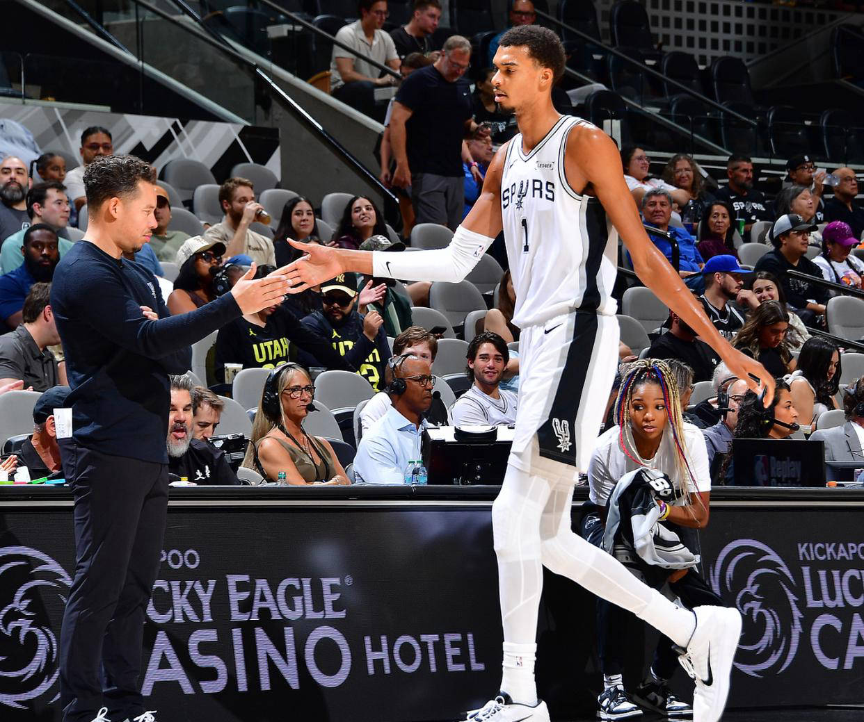 步行者力克马刺，展现出色表现