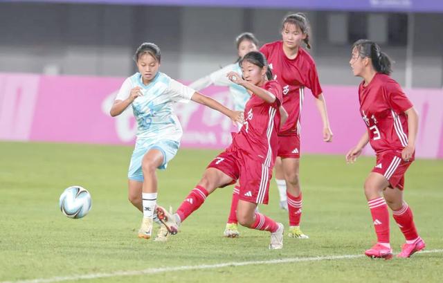 澳客平台-球场上的女足热血拼搏，赛事精彩纷呈的简单介绍