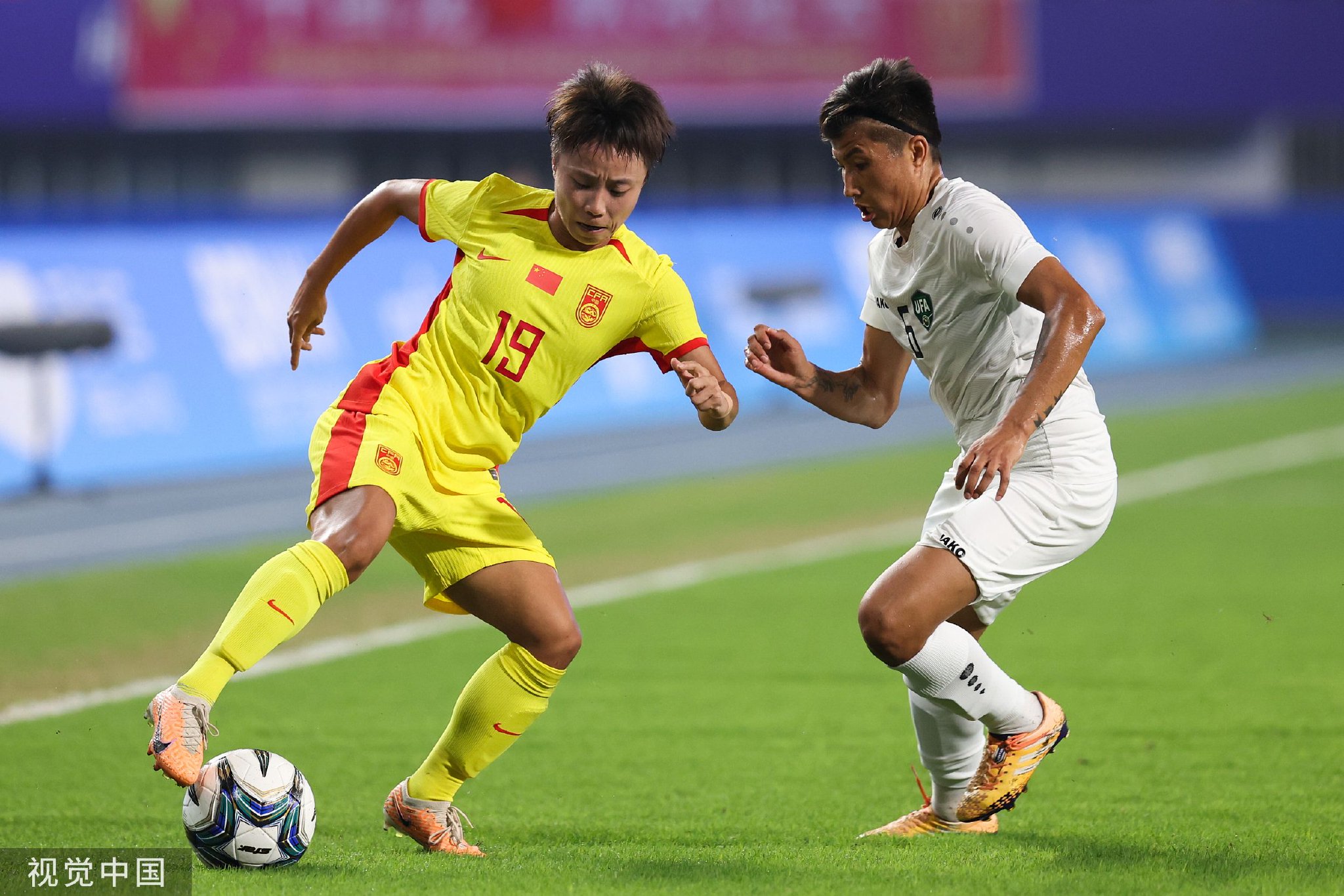 球场上的女足热血拼搏,赛事精彩纷呈的简单介绍 球场上的女足热血拼搏,赛事精彩纷呈的简单介绍