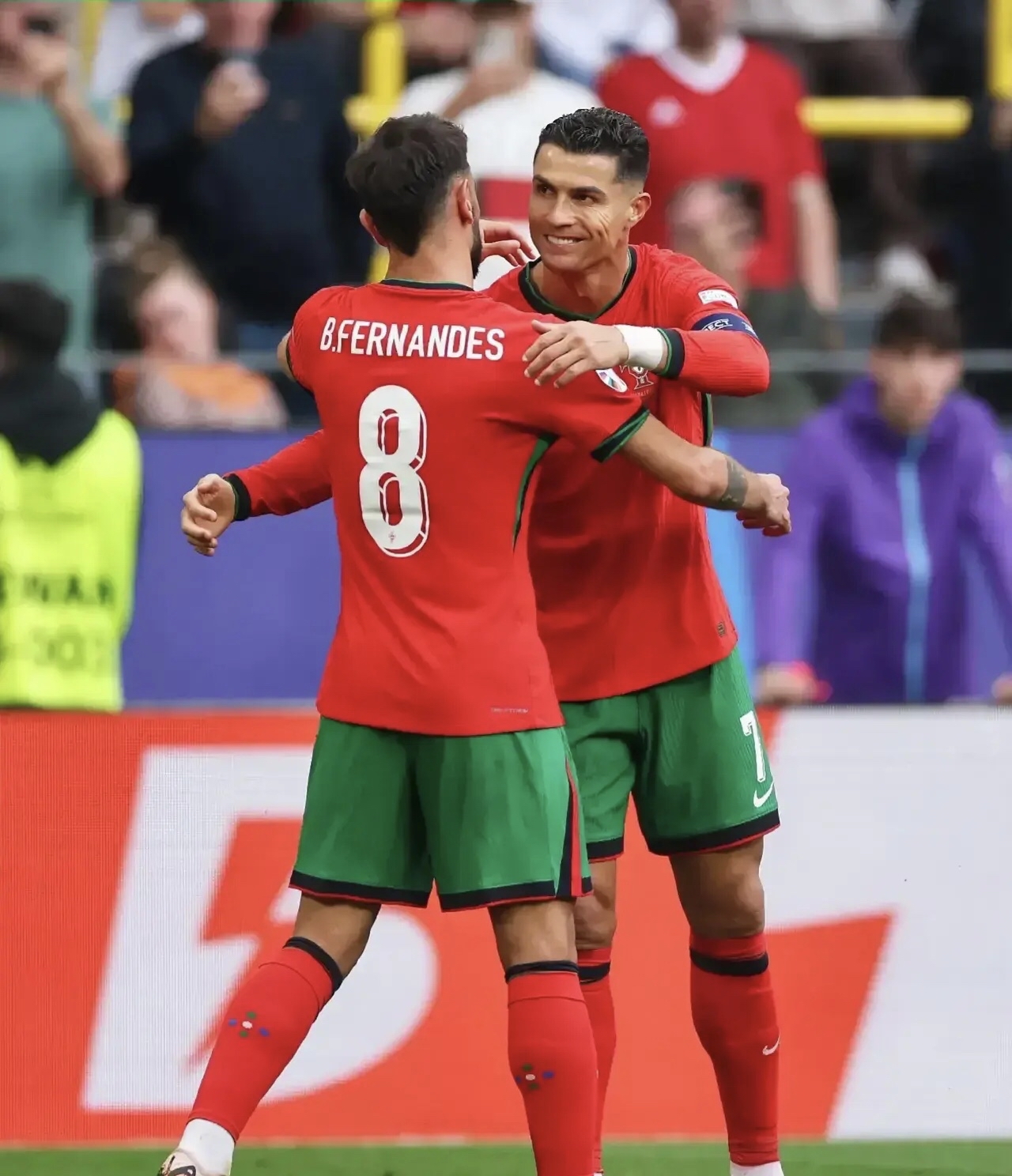 葡萄牙大胜克罗地亚队，晋级在望