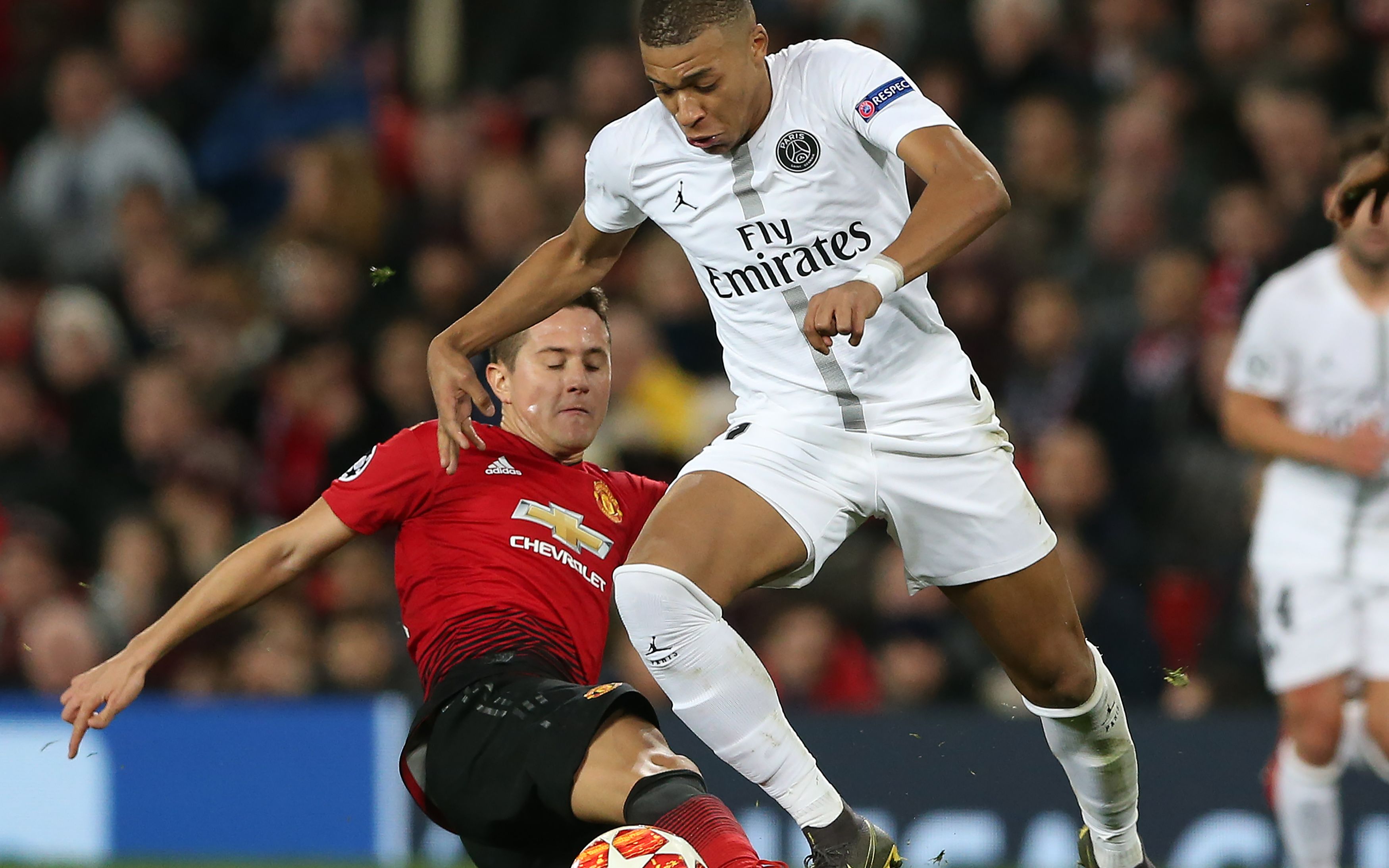 大巴黎比战胜曼联，领跑小组的简单介绍